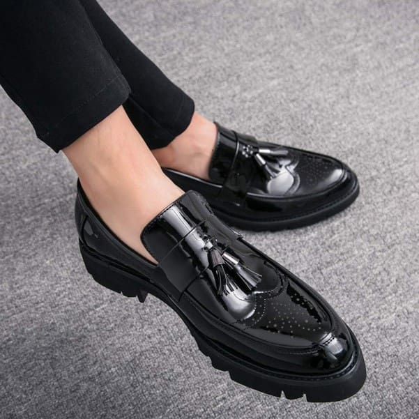 Nouvelles chaussures pour hommes en cuir verni, bout pointu, chaussures rehaussantes à semelle épaisse 2 Nouvelles chaussures pour hommes en cuir verni, bout pointu, chaussures rehaussantes à semelle épaisse