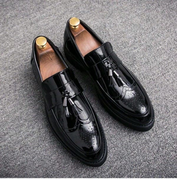 Nouvelles chaussures pour hommes en cuir verni, bout pointu, chaussures rehaussantes à semelle épaisse 12 Nouvelles chaussures pour hommes en cuir verni, bout pointu, chaussures rehaussantes à semelle épaisse – Image 11