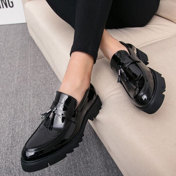 Nouvelles chaussures pour hommes en cuir verni, bout pointu, chaussures rehaussantes à semelle épaisse 4 Nouvelles chaussures pour hommes en cuir verni, bout pointu, chaussures rehaussantes à semelle épaisse – Image 3