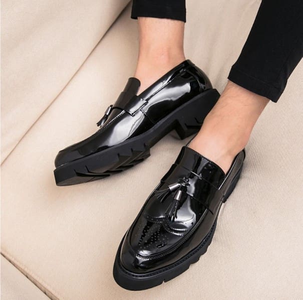 Nouvelles chaussures pour hommes en cuir verni, bout pointu, chaussures rehaussantes à semelle épaisse 6 Nouvelles chaussures pour hommes en cuir verni, bout pointu, chaussures rehaussantes à semelle épaisse – Image 5