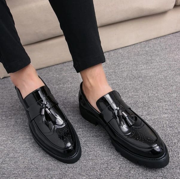 Nouvelles chaussures pour hommes en cuir verni, bout pointu, chaussures rehaussantes à semelle épaisse 8 Nouvelles chaussures pour hommes en cuir verni, bout pointu, chaussures rehaussantes à semelle épaisse – Image 7