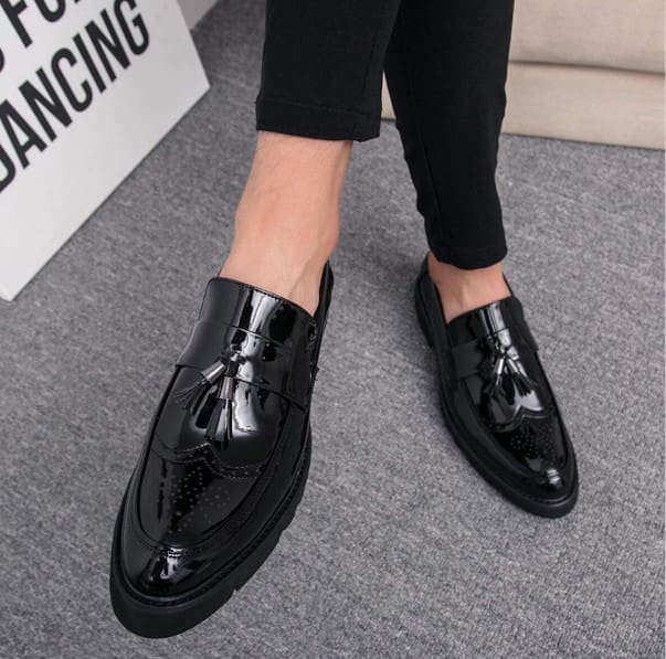 Nouvelles chaussures pour hommes en cuir verni, bout pointu, chaussures rehaussantes à semelle épaisse 9 Nouvelles chaussures pour hommes en cuir verni, bout pointu, chaussures rehaussantes à semelle épaisse – Image 8
