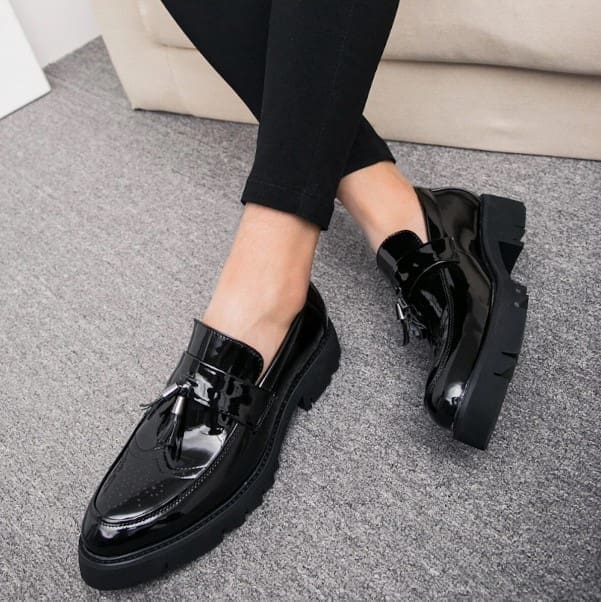 Nouvelles chaussures pour hommes en cuir verni, bout pointu, chaussures rehaussantes à semelle épaisse 11 Nouvelles chaussures pour hommes en cuir verni, bout pointu, chaussures rehaussantes à semelle épaisse – Image 10