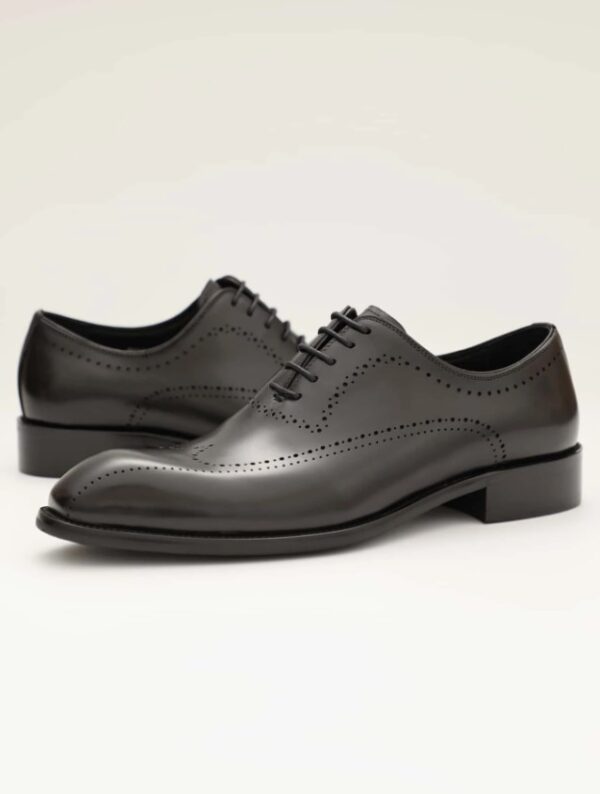 Chaussures Chaussures Brogue en cuir sculptées à la main pour hommes juillet 11, 2024 Kotazando