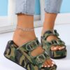 Chaussures Derby à bout ailé en cuir fendu tendance pour hommes Sandales à talon compensé à semelle épaisse et motif camouflage pour femme juillet 25, 2024 Kotazando