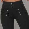 Pantalon slim à taille haute avec ceinture à œillets Pantalon moulant à boutons décoratifs, pantalon taille haute décontracté et polyvalent pour le printemps et l'été, vêtements pour femmes août 8, 2024 Kotazando