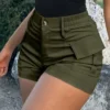 Short à poches inclinées de couleur unie Short cargo taille haute avec poche à rabat, short tendance pour les vacances pour le printemps et l'été, vêtements pour femmes août 11, 2024 Kotazando