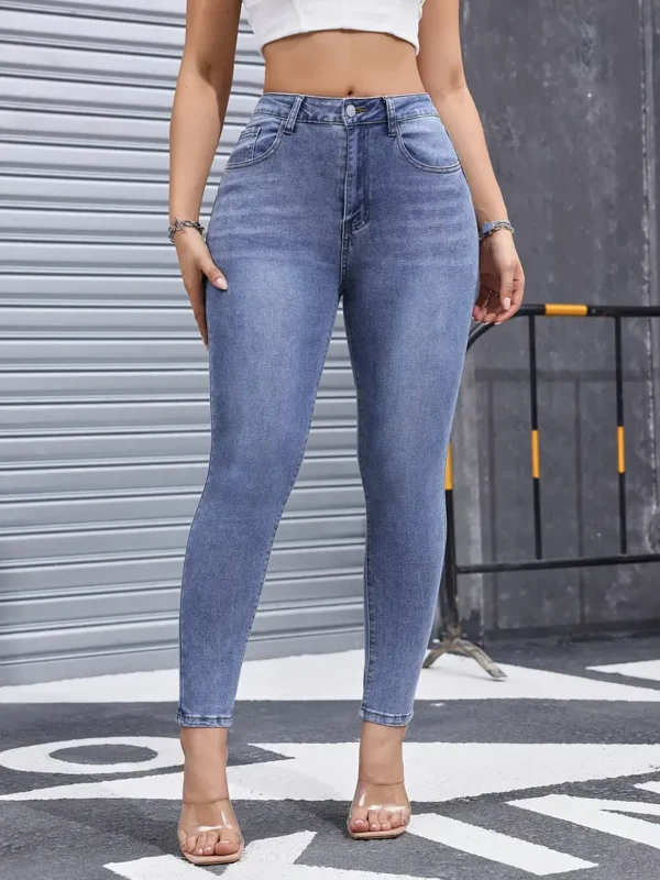 Pantalon en jean skinny stretch délavé bleu style décontracté avec fermeture éclair et bouton Pantalon en jean skinny stretch délavé bleu style décontracté avec fermeture éclair et bouton, jeans et vêtements en denim pour femmes 11 août 2024 Kotazando