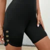 Short taille haute en similicuir Short taille haute avec boutons décoratifs, legging skinny extensible décontracté pour tous les jours, vêtements pour femmes août 12, 2024 Kotazando