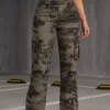 Pantalon en jean cargo ample avec poche latérale à imprimé camouflage Pantalon en jean cargo ample avec poche latérale à imprimé camouflage, jeans en denim pour femme et vêtements pour l'automne août 13, 2024 Kotazando