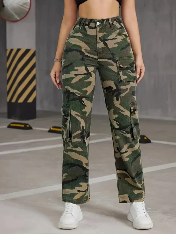 Jean cargo imprimé camouflage avec poche à rabat latéral Jean cargo imprimé camouflage avec poche à rabat latéral, pantalon en denim ample taille haute confortable, jeans et vêtements en denim pour femmes 13 août 2024 Kotazando