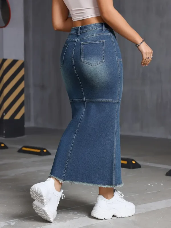 Jupe longue moulante en jean bleu délavé à ourlet brut, jeans et vêtements en jean pour femme