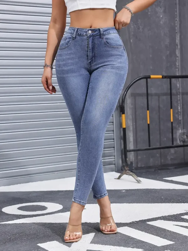 Pantalon en jean skinny stretch délavé bleu style décontracté avec fermeture éclair et bouton Pantalon en jean skinny stretch délavé bleu style décontracté avec fermeture éclair et bouton, jeans et vêtements en denim pour femmes 11 août 2024 Kotazando