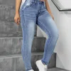 Jean Capri à coutures brutes Jean skinny extensible pour femme, style décontracté, denim bleu, coupe slim, ceinture confortable août 11, 2024 Kotazando