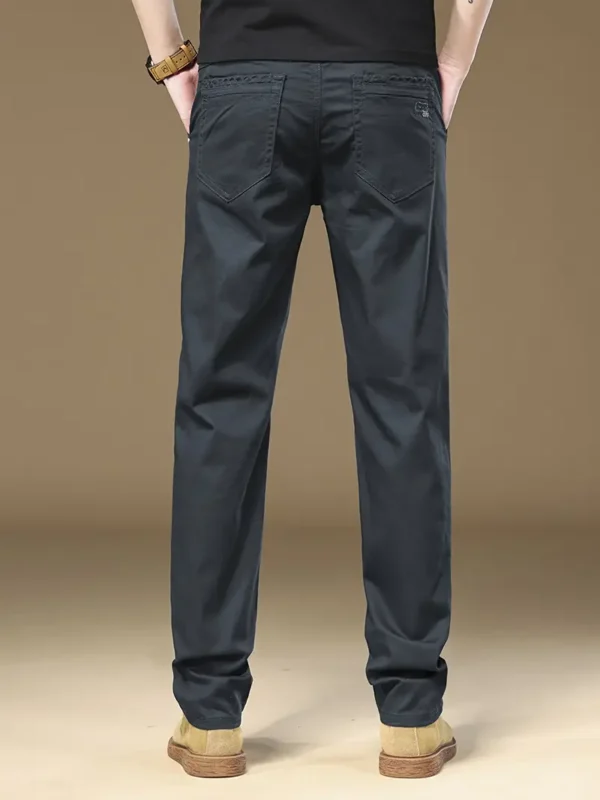 Pantalon élégant uni pour homme avec poches Pantalon élégant uni pour homme avec poches, pantalon décontracté en mélange de coton respirant et ajusté pour le printemps et l'automne 19 août 2024 Kotazando