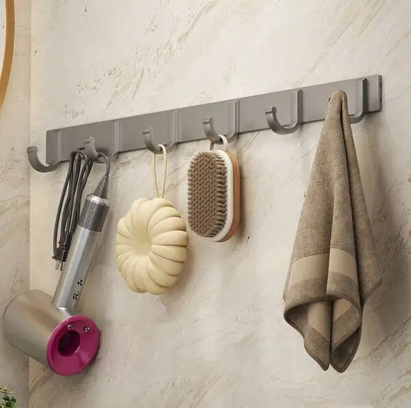 1 pièce de crochets perforés en aluminium, une rangée de cintres de salle de bain, des crochets pour serviettes et chapeaux de salle de bain et de cuisine – Image 4