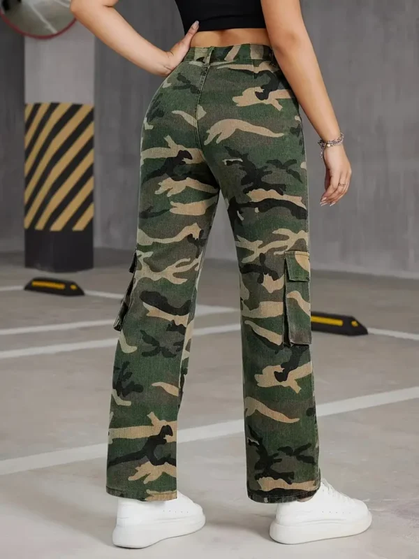 Jean cargo imprimé camouflage avec poche à rabat latéral Jean cargo imprimé camouflage avec poche à rabat latéral, pantalon en denim ample taille haute confortable, jeans et vêtements en denim pour femmes 13 août 2024 Kotazando