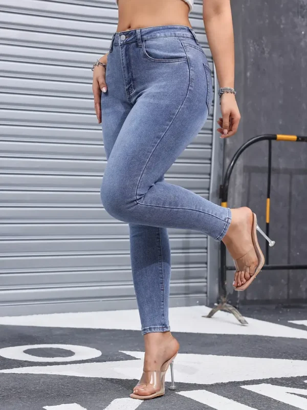 Pantalon en jean skinny stretch délavé bleu style décontracté avec fermeture éclair et bouton Pantalon en jean skinny stretch délavé bleu style décontracté avec fermeture éclair et bouton, jeans et vêtements en denim pour femmes 11 août 2024 Kotazando