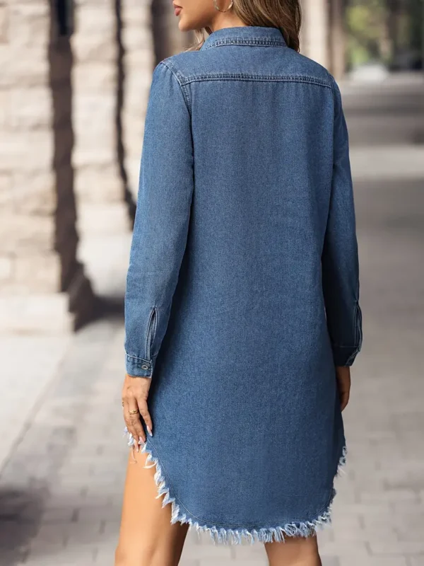 Robe en jean bleu délavé à manches longues et ourlet brut déchiré pour femme – Image 5