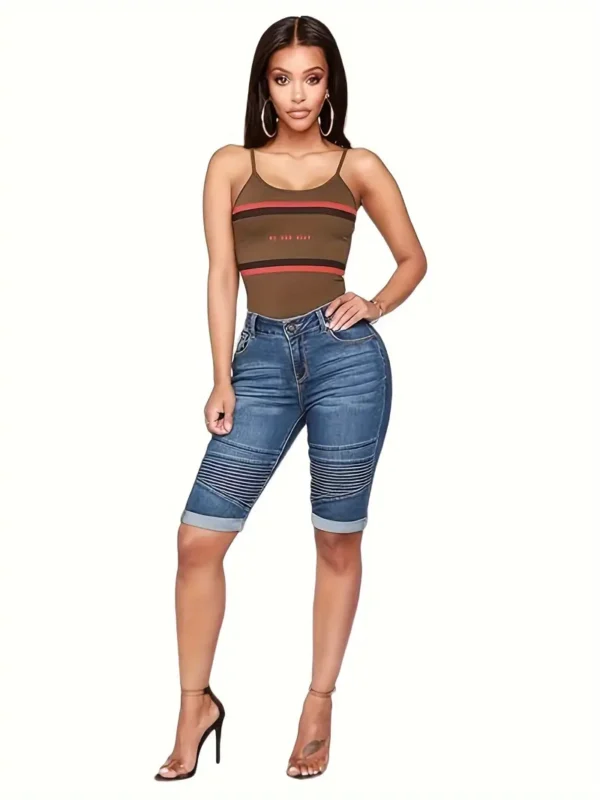 Short bermuda en denim extensible décontracté pour femme Short bermuda en denim extensible décontracté pour femme, short en denim froncé bleu délavé uni 11 août 2024 Kotazando