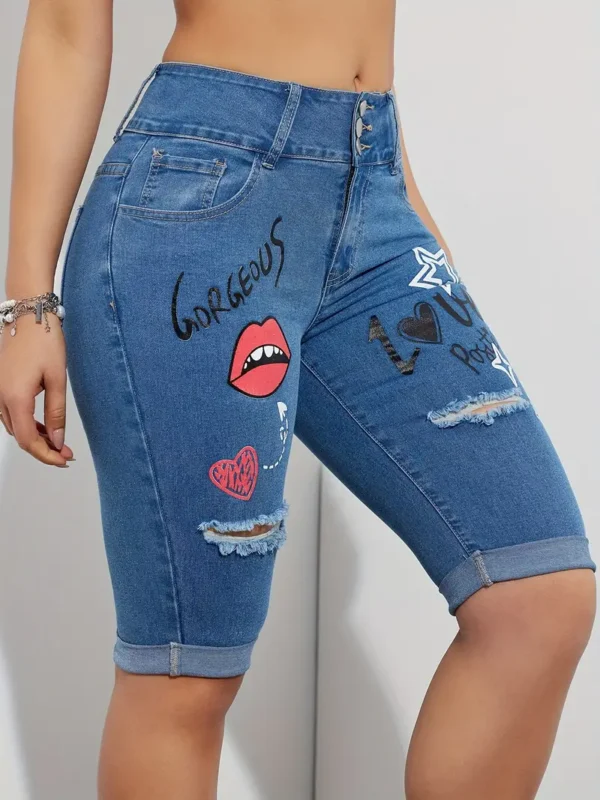 Short en jean déchiré avec imprimé de lettres Short en jean déchiré avec imprimé de lettres, lèvres, cœur, étoile, streetwear, ourlet retroussé 11 août 2024 Kotazando