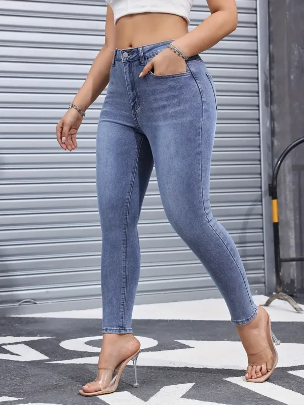 Pantalon en jean skinny stretch délavé bleu style décontracté avec fermeture éclair et bouton Pantalon en jean skinny stretch délavé bleu style décontracté avec fermeture éclair et bouton, jeans et vêtements en denim pour femmes 11 août 2024 Kotazando