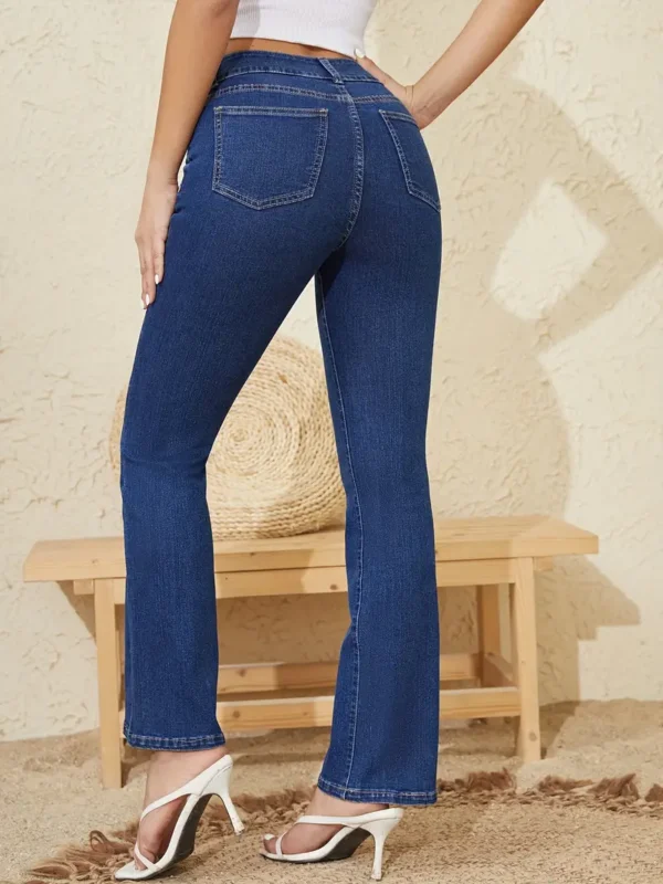 Jean bootcut bleu à double bouton Jean bootcut bleu à double bouton, pantalon en denim décontracté à poches obliques très extensibles, jeans et vêtements en denim pour femmes 13 août 2024 Kotazando