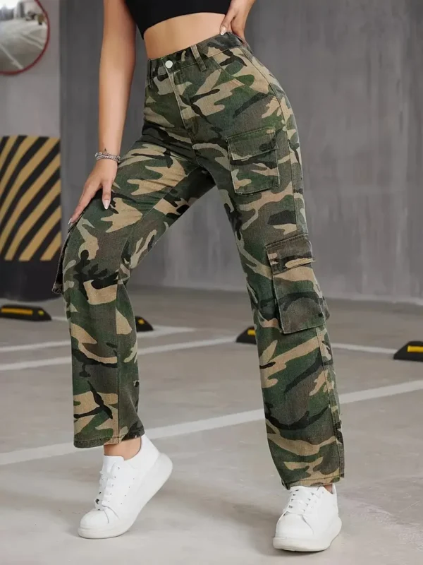 Jean cargo imprimé camouflage avec poche à rabat latéral Jean cargo imprimé camouflage avec poche à rabat latéral, pantalon en denim ample taille haute confortable, jeans et vêtements en denim pour femmes 13 août 2024 Kotazando