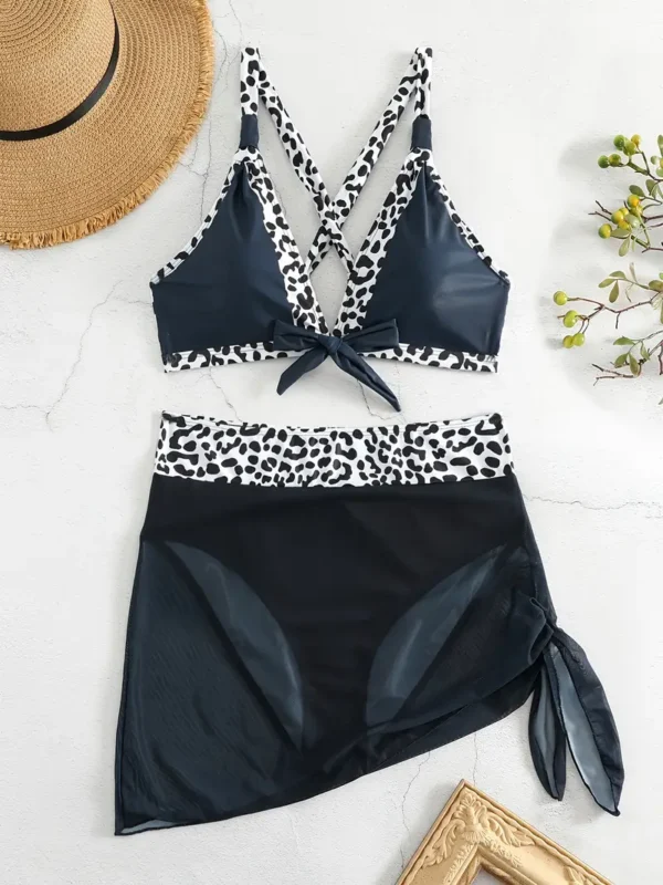 Ensemble bikini 2 pièces imprimé léopard Ensemble bikini 2 pièces imprimé léopard, bretelles croisées, slip intégré avec jupe cache-maillot de bain, maillots de bain et vêtements pour femmes août 27, 2024 Kotazando