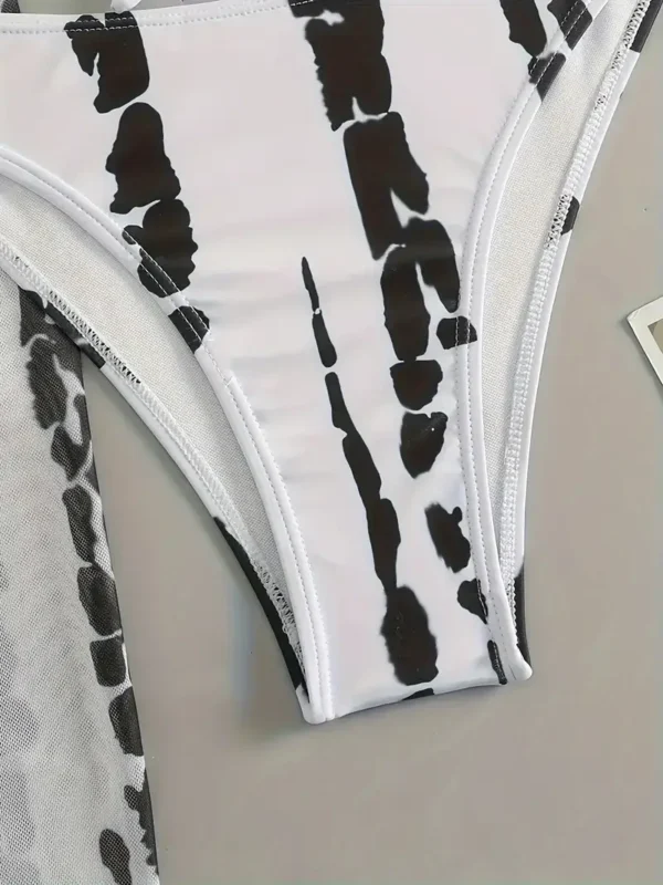 Bikini dos nu croisé à imprimé rayé avec cache-cœur fendu sur le côté Bikini dos nu croisé à imprimé rayé avec cache-cœur fendu sur le côté, ensemble de 3 pièces, maillots de bain et vêtements pour femmes 27 août 2024 Kotazando