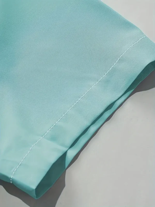 Tenue pour homme, chemise boutonnée à manches courtes à revers uni et short à cordon de serrage – Image 7