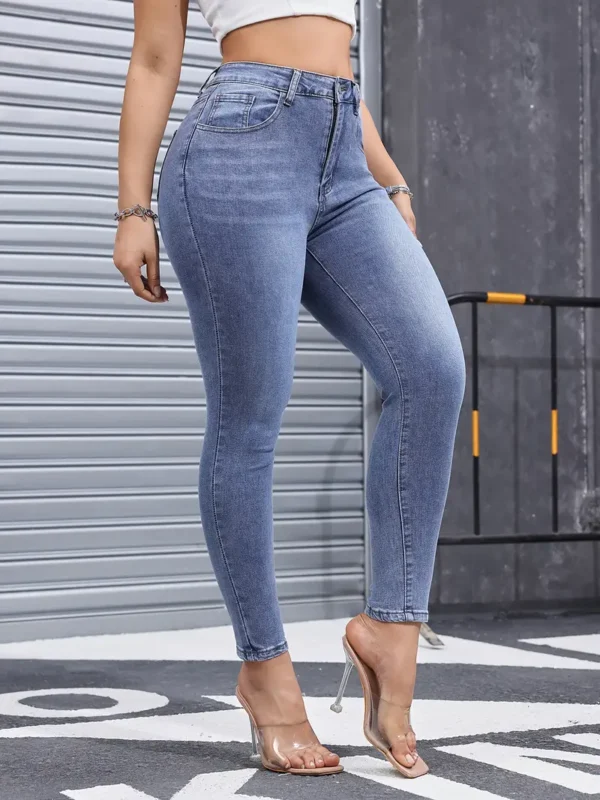 Pantalon en jean skinny stretch délavé bleu style décontracté avec fermeture éclair et bouton Pantalon en jean skinny stretch délavé bleu style décontracté avec fermeture éclair et bouton, jeans et vêtements en denim pour femmes 11 août 2024 Kotazando