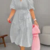 Robe décontractée grande taille Robe décontractée grande taille, robe midi à manches bouffantes unies pour femmes avec col rabattu et ourlet fendu, avec ceinture 26 décembre 2024 Kotazando
