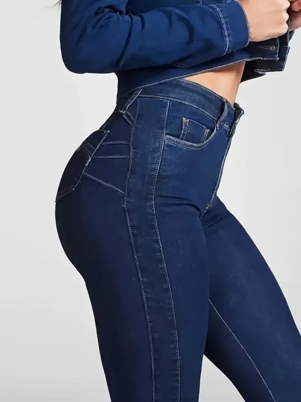 Pantalon en jean skinny taille plus Pantalon en jean skinny taille plus, coupe ajustée, bleu délavé uni, style décontracté, fermeture à glissière et bouton, pour femme septembre 13, 2024 Kotazando