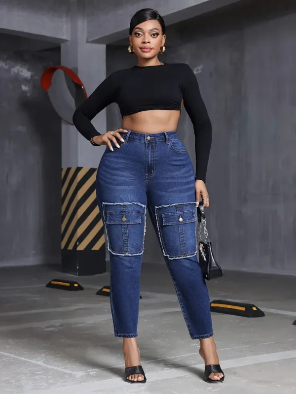 Pantalon en jean bleu foncé délavé avec taille haute Pantalon en jean bleu foncé délavé avec taille haute, poches factices, bord brut et effet moustaches, pour femmes 13 septembre 2024 Kotazando