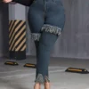 Pantalon en jean skinny brut à franges et taille haute Pantalon en jean skinny brut à franges et taille haute, pour femme, grande taille 26 décembre 2024 Kotazando