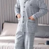 100% Coton 100% Coton, 2 Pièces Ensemble Pyjama Homme Simple à Carreaux, Revers Manches Longues & Pantalon, Pyjama Confortable et Doux pour Homme Vêtement de détente Cozy 26 décembre 2024 Kotazando