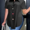 Chemise boutonnée colorée grande taille Chemise boutonnée colorée grande taille, chemise élégante à manches courtes avec ourlet incurvé pour le printemps et l'été, vêtements grande taille pour femmes 26 décembre 2024 Kotazando