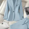 Ensemble blazer élégant de couleur unie grande taille Ensemble blazer élégant de couleur unie grande taille, blazer à manches longues et pantalon à revers boutonné sur le devant, tenues pour le bureau et le travail, vêtements grande taille pour femmes 26 décembre 2024 Kotazando