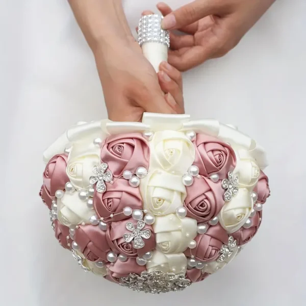 Bouquet de satin de mariée avec fausses perles et strass, accessoire de main romantique pour mariage 14 septembre 2024 Kotazando