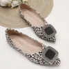 Chaussures plates à imprimé léopard et strass pour femmes, chaussures à enfiler à bout pointu et semelle souple, chaussures tendance et légères