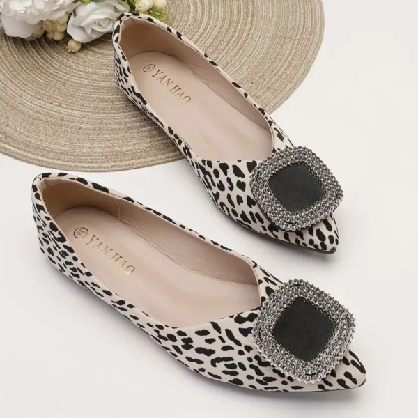 Chaussures plates à imprimé léopard et strass pour femmes, chaussures à enfiler à bout pointu et semelle souple, chaussures tendance et légères