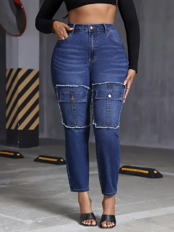 Pantalon en jean bleu foncé délavé avec taille haute Pantalon en jean bleu foncé délavé avec taille haute, poches factices, bord brut et effet moustaches, pour femmes 13 septembre 2024 Kotazando