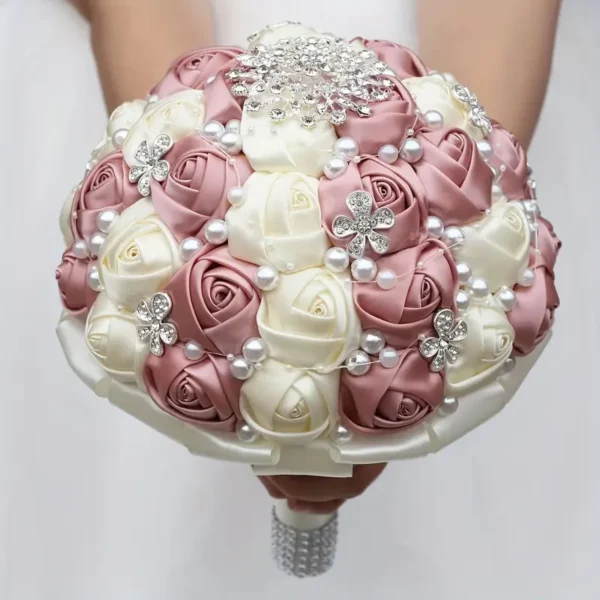 Bouquet de satin de mariée avec fausses perles et strass, accessoire de main romantique pour mariage 14 septembre 2024 Kotazando