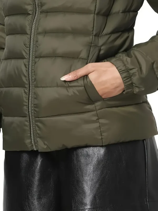 Manteau à capuche de couleur unie grande taille Manteau à capuche de couleur unie grande taille, vêtements d'extérieur chauds à manches longues avec fermeture éclair sur le devant pour l'automne et l'hiver, vêtements grande taille pour femmes 30 septembre 2024 Kotazando