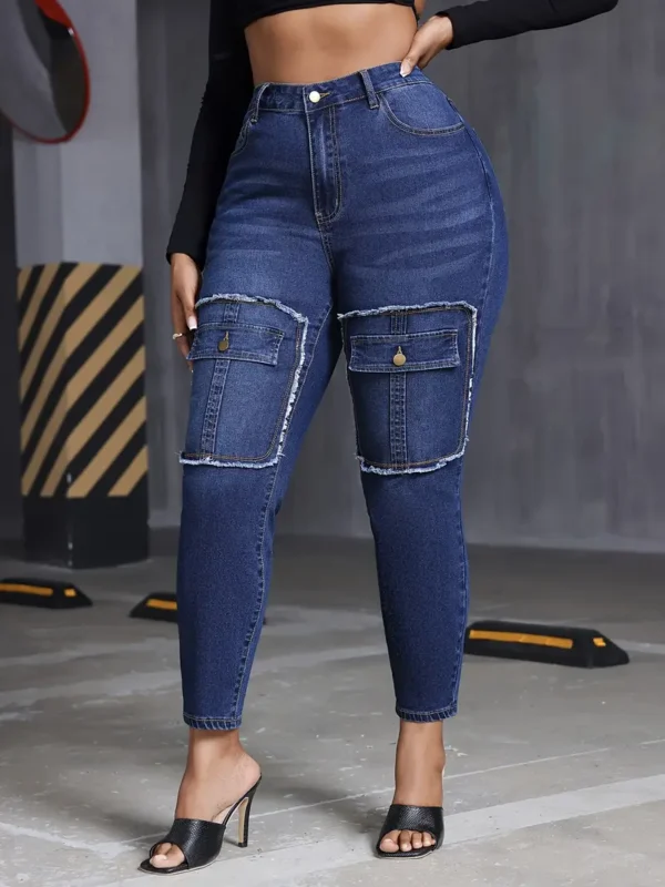 Pantalon en jean bleu foncé délavé avec taille haute Pantalon en jean bleu foncé délavé avec taille haute, poches factices, bord brut et effet moustaches, pour femmes 13 septembre 2024 Kotazando