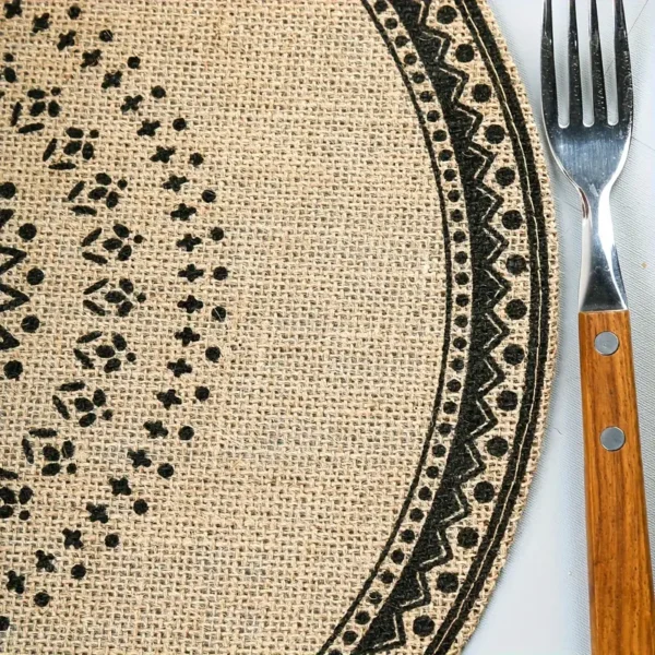 Lot de 4 sets de table ronds en jute antidérapants Lot de 4 sets de table ronds en jute antidérapants, lavables, à pompons, pour la cuisine, le mariage, la décoration de la maison et la fête de Noël, serviette pour restaurant, festival, mariage, fête, ferme, décoration de table de réunion octobre 22, 2024 Kotazando