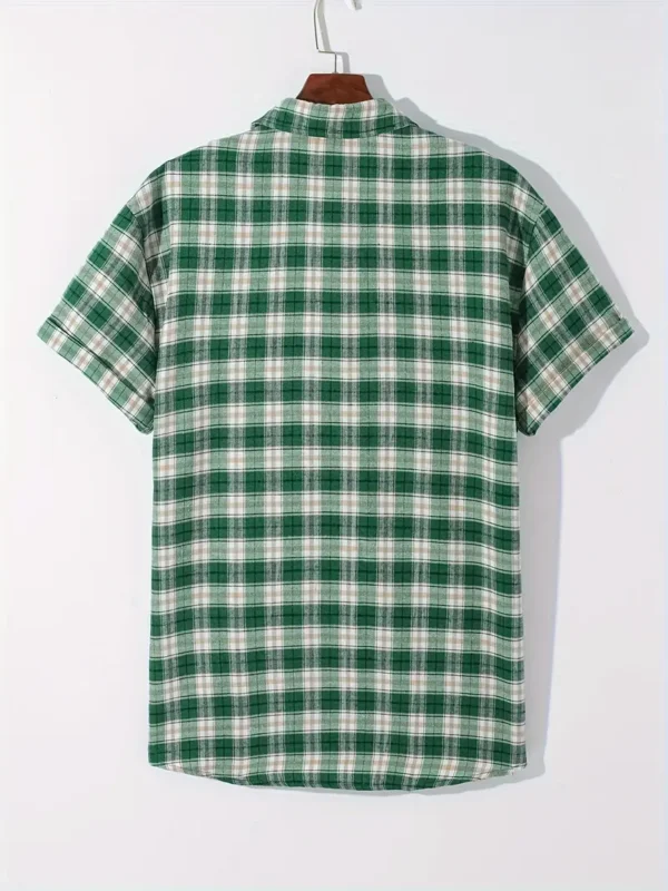 Chemise boutonnée à manches courtes pour homme avec motif à carreaux élégant et poche poitrine, vacances d'été – Image 3