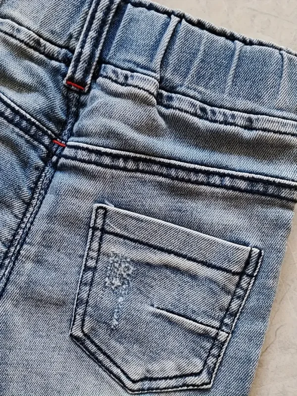 Jean en coton denim pour bébé garçon Jean en coton denim pour bébé garçon, pantalon décontracté doux et confortable avec taille élastique 15 octobre 2024 Kotazando