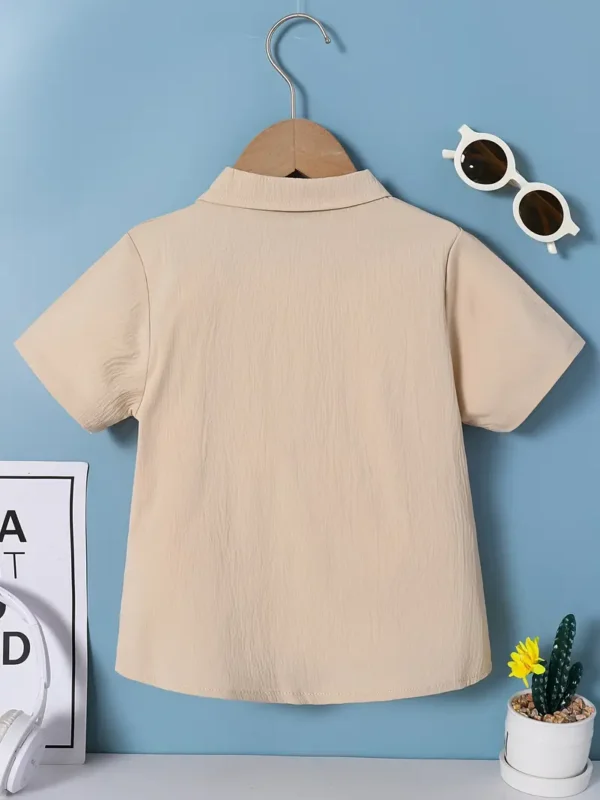 Chemise classique unie pour bébé garçon, haut respirant à manches courtes avec poche à rabat, parfait pour l'été en plein air – Image 2